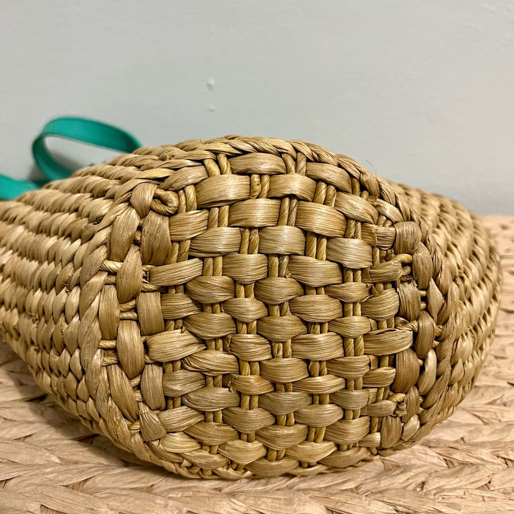 Straw Handbag with Faux Leather Straps - Picture 4 of 9